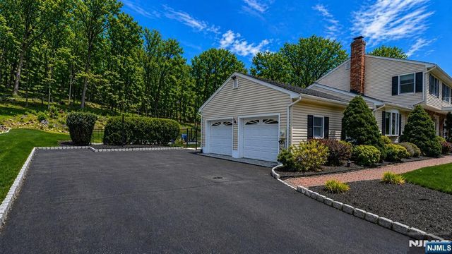 112 Urban Club Road, Wayne, NJ 07470