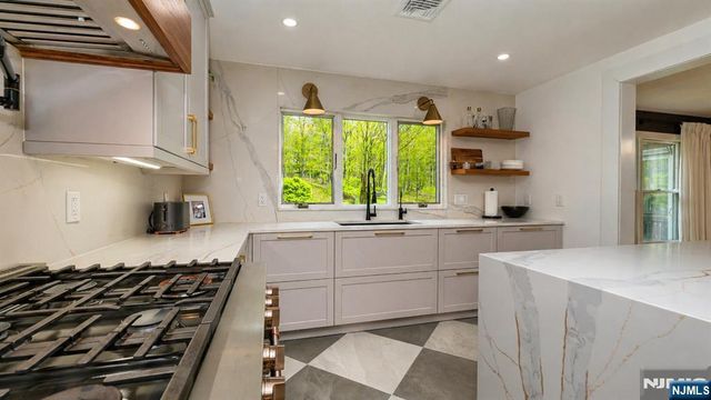 112 Urban Club Road, Wayne, NJ 07470