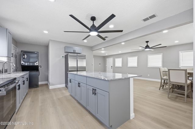 9565 CARBONDALE Drive W B, Jacksonville, FL 32208