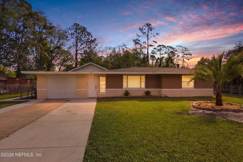 9565 CARBONDALE Drive W B, Jacksonville, FL 32208