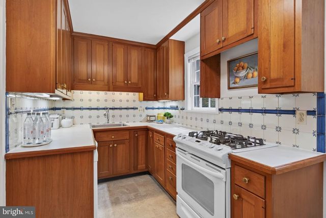 986 N POWHATAN ST, Arlington, VA 22205
