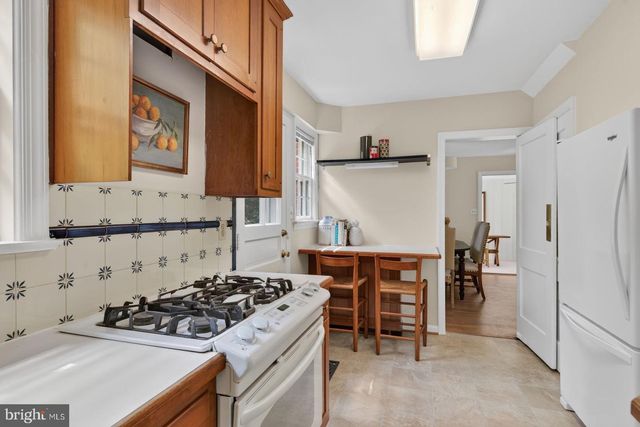 986 N POWHATAN ST, Arlington, VA 22205