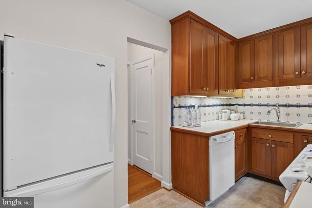 986 N POWHATAN ST, Arlington, VA 22205