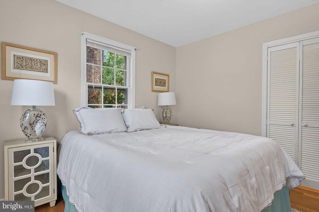 986 N POWHATAN ST, Arlington, VA 22205