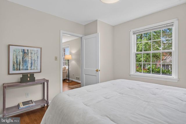 986 N POWHATAN ST, Arlington, VA 22205