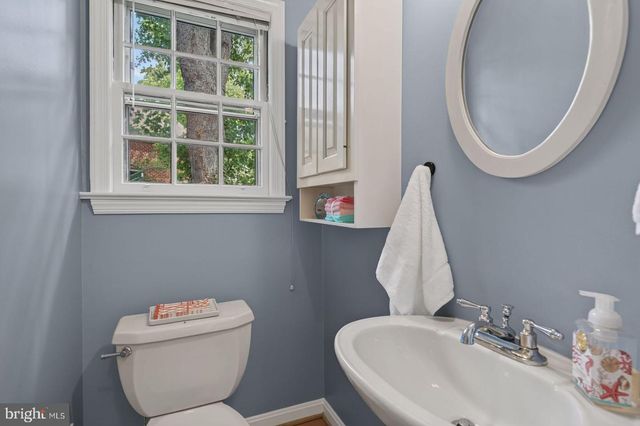 986 N POWHATAN ST, Arlington, VA 22205