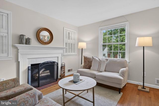 986 N POWHATAN ST, Arlington, VA 22205