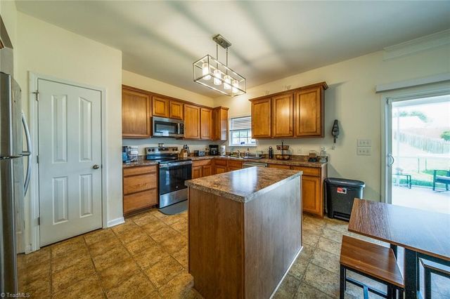 4949 Old Towne Village Circle, Pfafftown, NC 27040