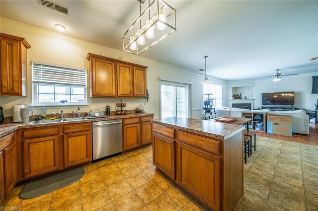 4949 Old Towne Village Circle, Pfafftown, NC 27040