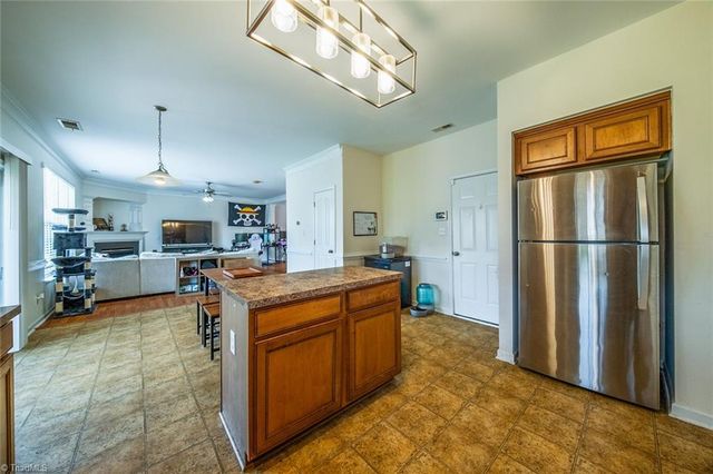4949 Old Towne Village Circle, Pfafftown, NC 27040
