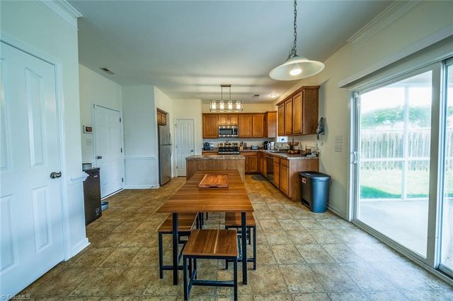 4949 Old Towne Village Circle, Pfafftown, NC 27040