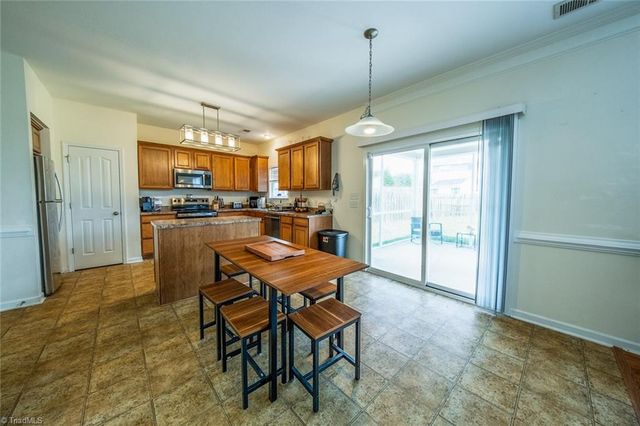 4949 Old Towne Village Circle, Pfafftown, NC 27040