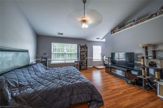 4949 Old Towne Village Circle, Pfafftown, NC 27040