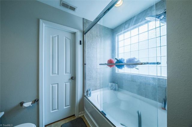 4949 Old Towne Village Circle, Pfafftown, NC 27040