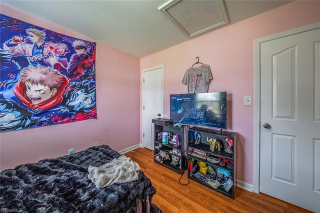 4949 Old Towne Village Circle, Pfafftown, NC 27040