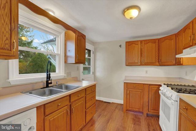 28 CHURCH, Stewartstown, PA 17363