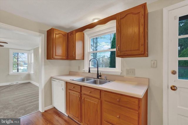 28 CHURCH, Stewartstown, PA 17363