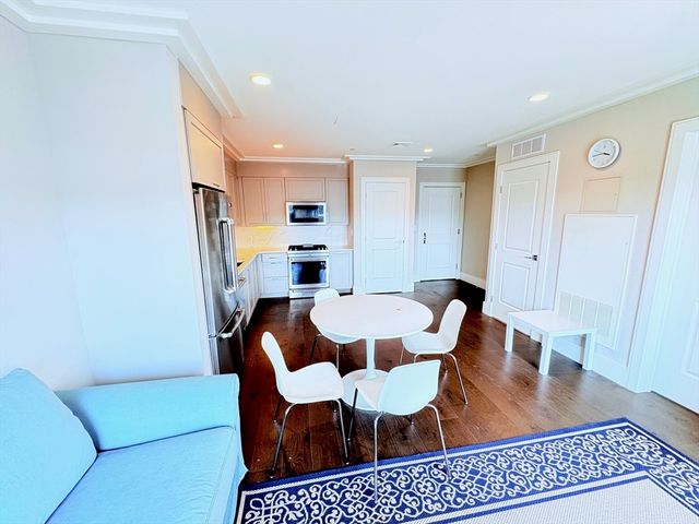 214 Market St 405, Boston, MA 02135