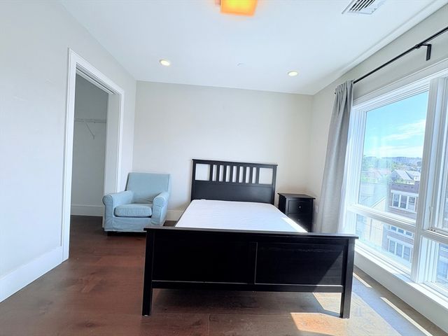 214 Market St 405, Boston, MA 02135