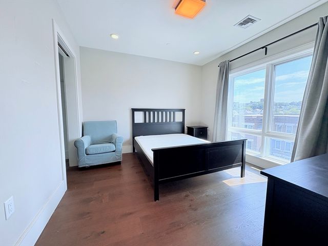 214 Market St 405, Boston, MA 02135