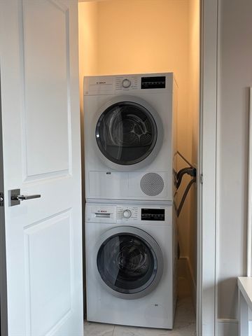 214 Market St 405, Boston, MA 02135