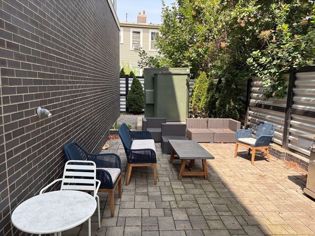 214 Market St 405, Boston, MA 02135