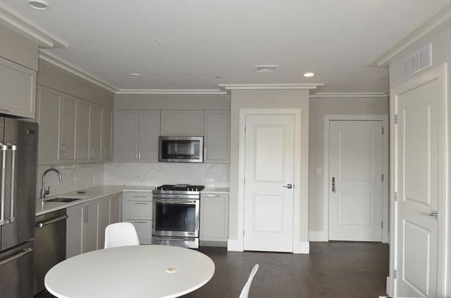 214 Market St 405, Boston, MA 02135