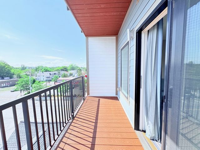 214 Market St 405, Boston, MA 02135