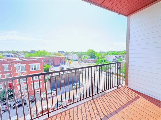 214 Market St 405, Boston, MA 02135