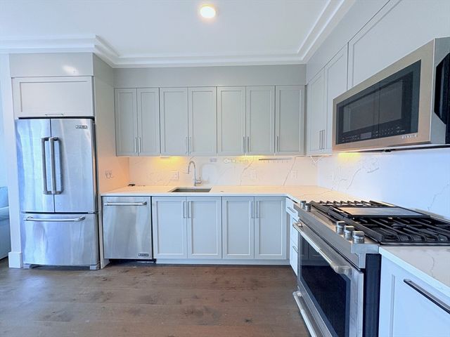 214 Market St 405, Boston, MA 02135