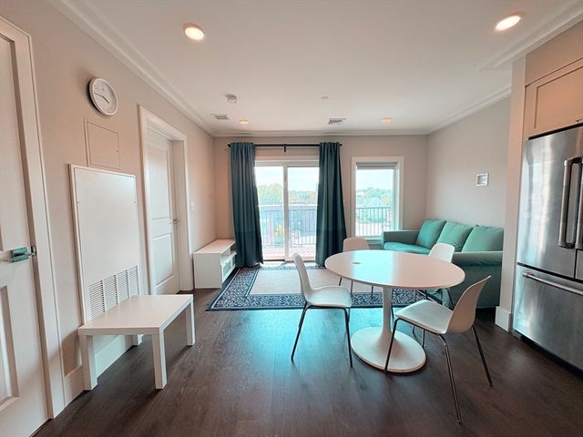 214 Market St 405, Boston, MA 02135