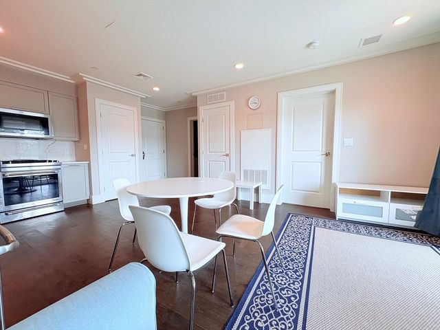 214 Market St 405, Boston, MA 02135