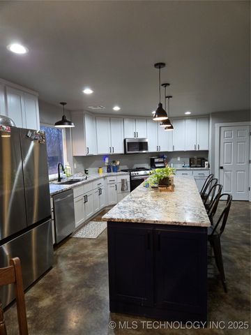 16458 S 401st West Avenue, Bristow, OK 74010