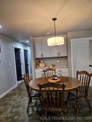 16458 S 401st West Avenue, Bristow, OK 74010