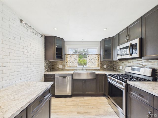 202 Augusta Drive, Cicero, NY 13212
