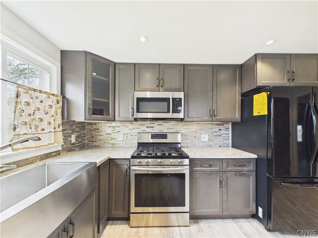 202 Augusta Drive, Cicero, NY 13212
