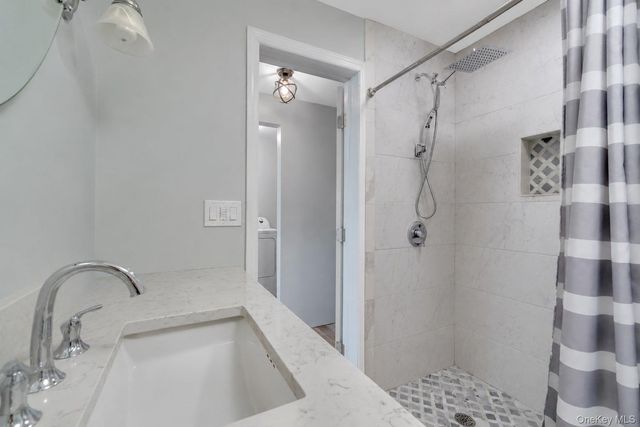 55 Riverview Court, Oakdale, NY 11769