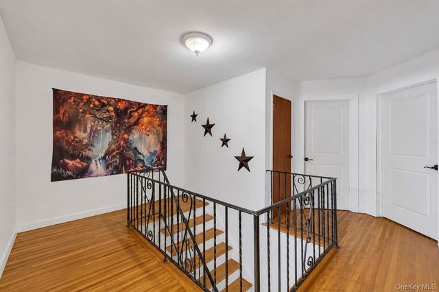 55 Riverview Court, Oakdale, NY 11769
