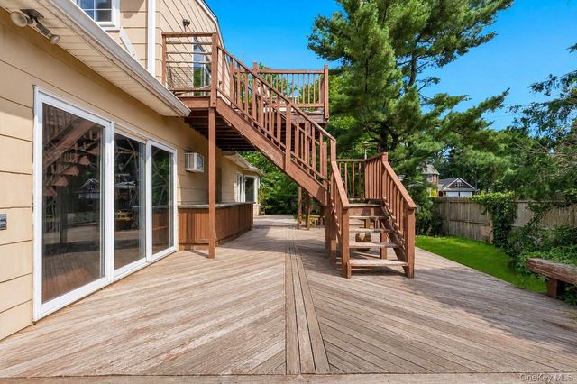 55 Riverview Court, Oakdale, NY 11769