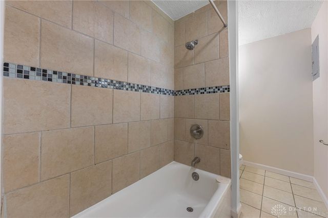 5572 Shady Oak Street, Huber Heights, OH 45424