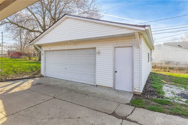 5572 Shady Oak Street, Huber Heights, OH 45424