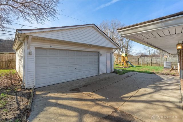 5572 Shady Oak Street, Huber Heights, OH 45424