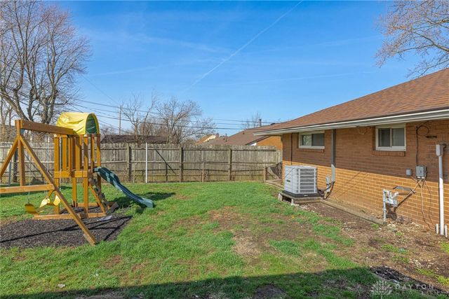 5572 Shady Oak Street, Huber Heights, OH 45424