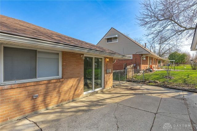 5572 Shady Oak Street, Huber Heights, OH 45424