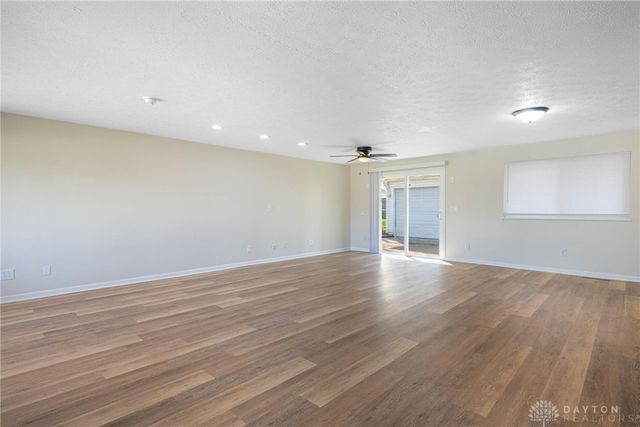 5572 Shady Oak Street, Huber Heights, OH 45424