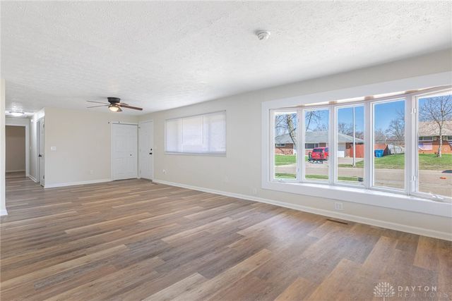 5572 Shady Oak Street, Huber Heights, OH 45424