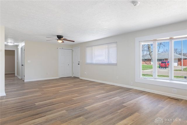 5572 Shady Oak Street, Huber Heights, OH 45424