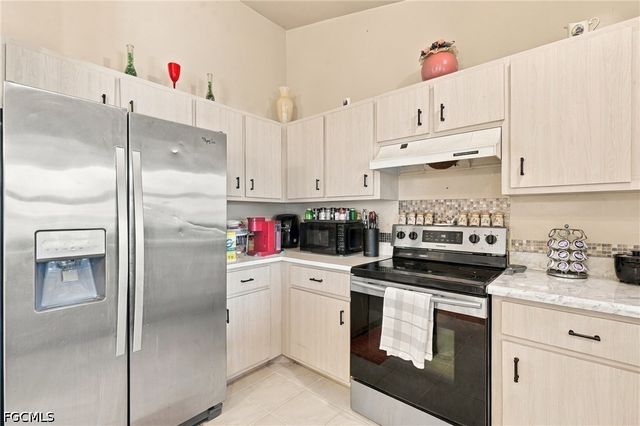 417 Trafalgar PKWY, Cape Coral, FL 33991