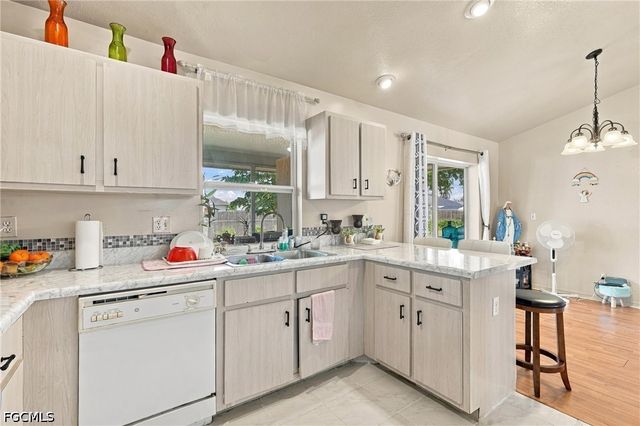 417 Trafalgar PKWY, Cape Coral, FL 33991