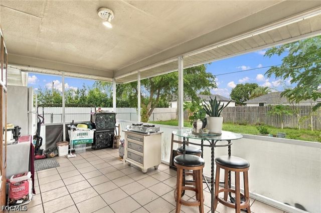 417 Trafalgar PKWY, Cape Coral, FL 33991